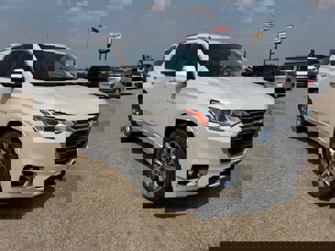 Used 2021 Chevrolet Traverse Premier image 1
