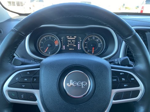 Used 2018 Jeep Cherokee Latitude Plus image 27