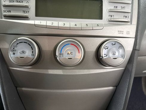 Used 2010 Toyota Camry LE image 22
