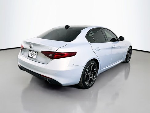 Used 2022 Alfa Romeo Giulia Ti image 5