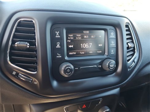 Used 2018 Jeep Compass Latitude image 24