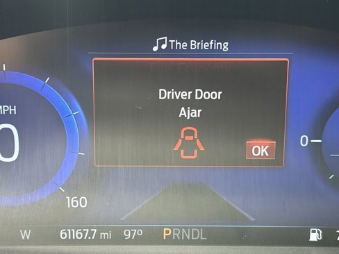 Used 2020 Ford Escape Titanium image 30