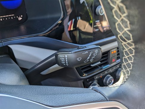 Certified 2023 Volkswagen Taos SE w/ Panoramic Sunroof Package image 32