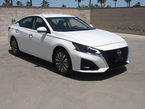Used 2023 Nissan Altima 2.5 SV image 2