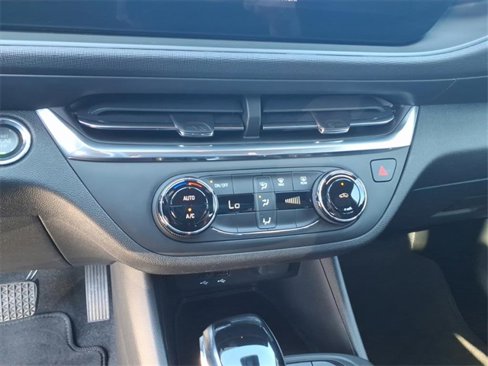 Used 2024 Buick Envista Preferred image 16