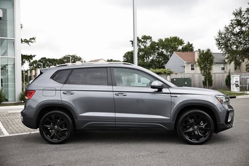 Used 2022 Volkswagen Taos SE image 3
