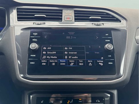 Certified 2022 Volkswagen Tiguan SE R-Line image 25