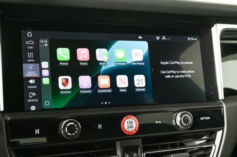 Certified 2025 Porsche Macan image 17