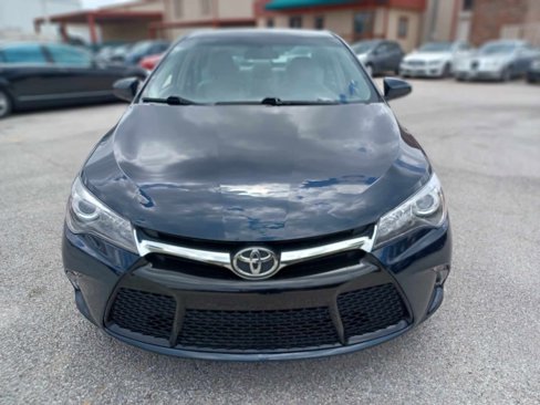 Used 2017 Toyota Camry XLE image 2