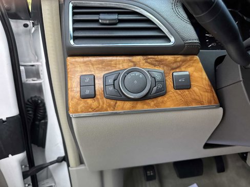 Used 2012 Lincoln MKX AWD image 18