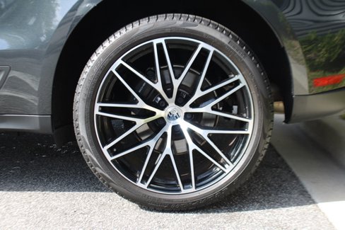 Certified 2024 Porsche Macan image 15