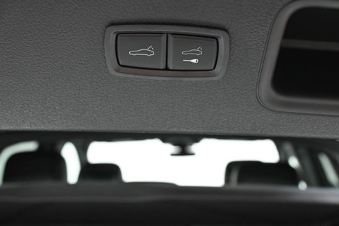 Certified 2025 Porsche Macan image 28