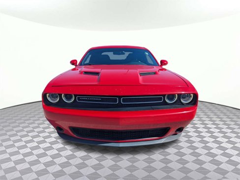 Used 2016 Dodge Challenger SXT image 8