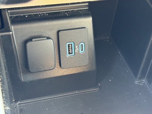 Used 2020 Ford Explorer Limited image 22
