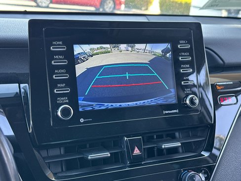 Used 2022 Toyota Camry SE image 17