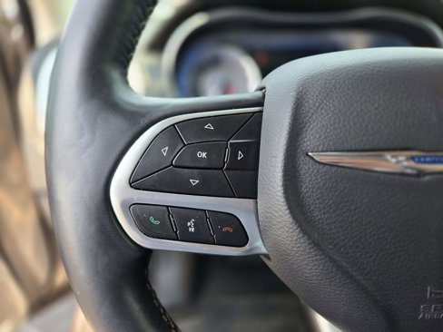 Used 2017 Chrysler 300 C image 22