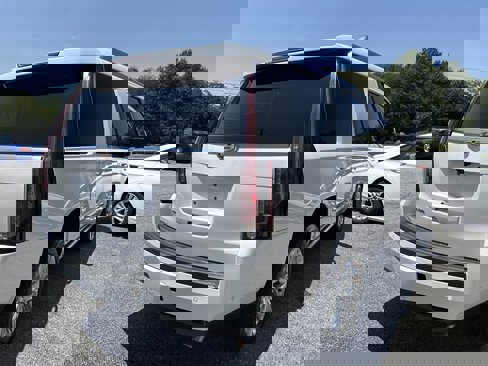 Used 2018 Cadillac Escalade Premium Luxury image 6
