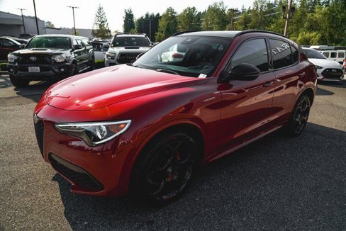 Used 2022 Alfa Romeo Stelvio Veloce image 13