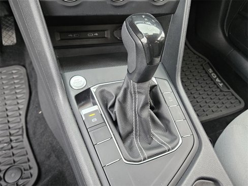Certified 2022 Volkswagen Taos S image 33