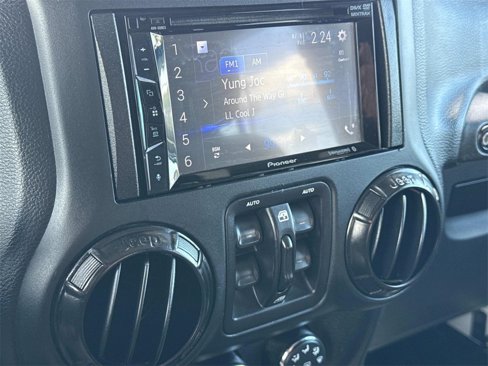 Used 2018 Jeep Wrangler Unlimited Sahara image 26