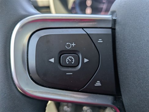 Certified 2023 Volvo XC40 B5 Plus image 26