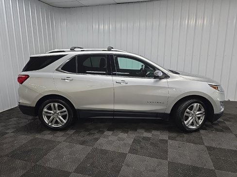 Used 2019 Chevrolet Equinox Premier image 2