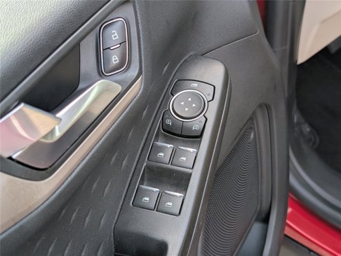 Certified 2020 Ford Escape SE image 18