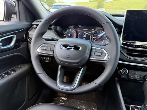 New 2026 Jeep Compass Latitude image 7