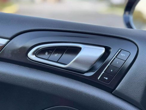 Used 2016 Porsche Cayenne image 17