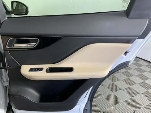 Used 2017 Jaguar F-PACE Premium image 25