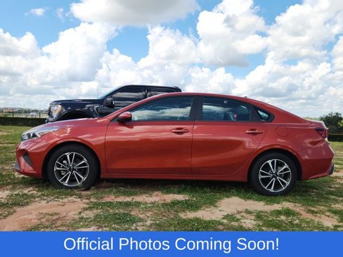 Used 2022 Kia Forte LXS image 2