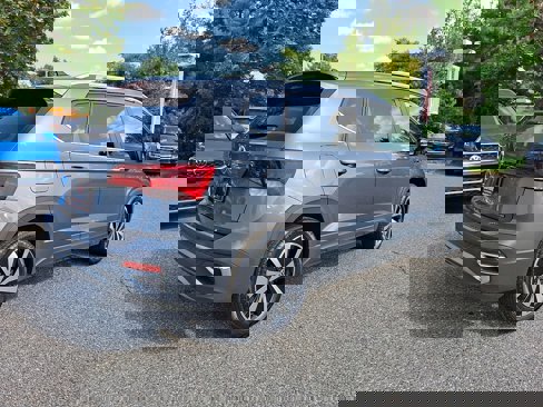 Certified 2022 Volkswagen Taos SE image 6