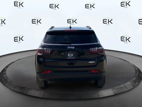 Used 2019 Jeep Compass Latitude image 4