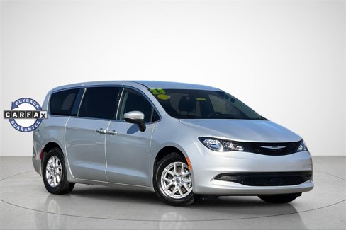 Used 2023 Chrysler Voyager LX image 2