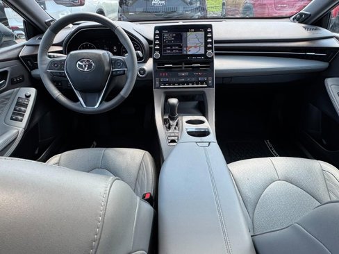 Used 2019 Toyota Avalon Limited image 9