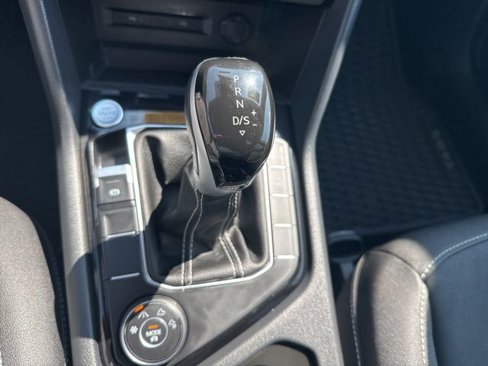 Certified 2024 Volkswagen Taos SE image 30