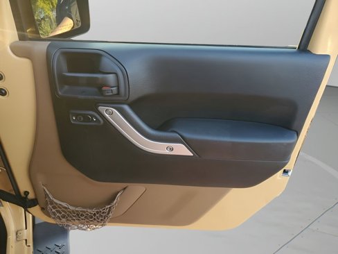 Used 2013 Jeep Wrangler Unlimited Sahara image 37