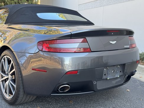Used 2013 Aston Martin V8 Vantage Roadster image 17