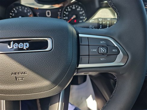 New 2025 Jeep Compass Latitude image 24