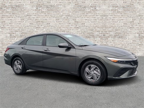 New 2025 Hyundai Elantra SE image 1