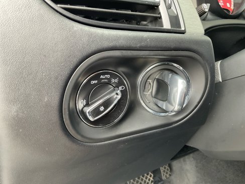 Used 2020 Porsche Macan Turbo image 20