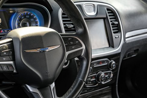 Used 2015 Chrysler 300 Limited w/ Driver Convenience Group image 15