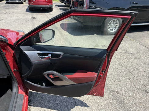 Used 2013 Hyundai Veloster w/ Style Pkg image 17