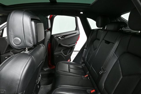 Certified 2024 Porsche Macan image 22
