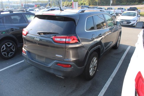 Used 2017 Jeep Cherokee Latitude w/ Safety/Convenience Group image 4