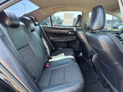 Used 2017 Toyota Camry SE image 16