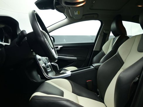 Used 2016 Volvo S60 T5 Cross Country Platinum image 17