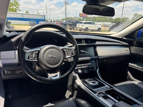 Used 2018 Jaguar XF Prestige image 10