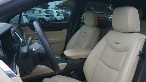 Used 2018 Cadillac XT5 Luxury w/ Driver Awareness Package image 6