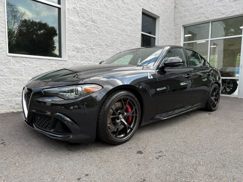 Used 2021 Alfa Romeo Giulia Quadrifoglio image 3